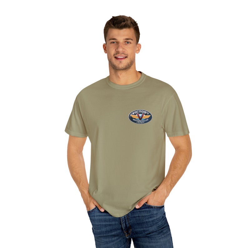 Camiseta unisex teñida en prenda, moto de la victoria, moto, pilotos, bicicleta, casco, regalo imagen 7