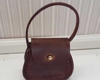 Mini bolso de mano de cuero marrón a escala 1:4 para muñecas de moda de 16 a 18 pulgadas hecho a mano