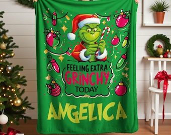 Manta navideña Greench personalizada: Manta navideña con nombre personalizado