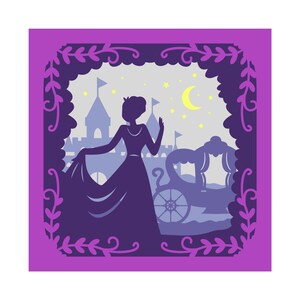 Puede incluir: Una obra de arte en papel en capas que presenta la silueta de una mujer con un vestido, saludando cerca de un carruaje. Un castillo, la luna y estrellas están en el fondo. La obra está enmarcada con un borde decorativo y usa tonos de morado y gris.