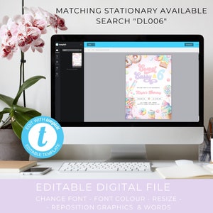 K&ouml;nnte beinhalten: Editierbare digitale Datei f&uuml;r eine Geburtstagseinladung. Die Einladung hat einen rosa und violetten Hintergrund mit verschiedenen S&uuml;&szlig;igkeiten und Bonbons. Der Text auf der Einladung lautet "Sweet & Sassy 6" und "Kaylas Geburtstag".