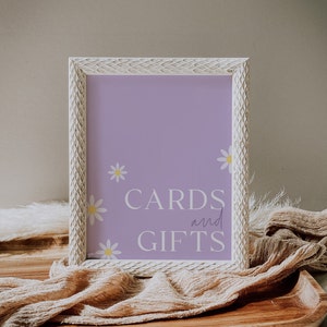 Cartes lilas et modèle de signe cadeau | Panneaux de fête de premier anniversaire Daisy entièrement modifiables | Téléchargement instantané | Décor imprimable floral Boho | DL003