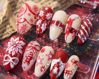 Unghie finte natalizie dipinte a mano – Nail art con strass natalizi