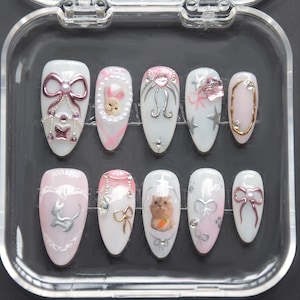 Hand-painted press on nails |party press on nails |star press on nails |cute nails |cat lover nails |almond nails| y2k nails