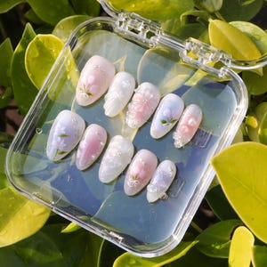Aangepaste handgeschilderde tulpen in Japanse stijl elegante korte amandelpers op de nagels | Blush roze pers op de nagels | Bruiloft nagels | Lente/zomer nagels
