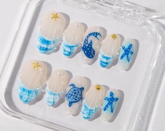 Uñas inspiradas en el océano azul / Diseño de tortuga marina, tiburón y concha pintado a mano / Uñas postizas únicas con temática playera