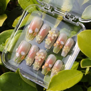 Handbemalte Elegante Tulpe Medium Coffin Press On Nails |Falsche Nägel |Y2K Nägel |Hochzeitsnägel |Blush Nägel |Geschenk für sie |Frühlingsnägel