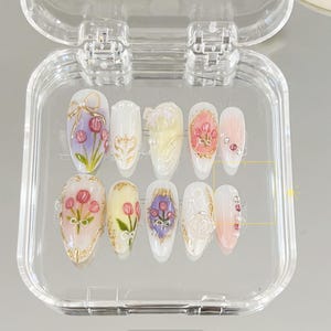 Tulipa pintada à mão personalizada, unhas de pressão elegantes | Unhas de pressão de borboleta | Arte de unhas florais | Presente para ela | Unhas elegantes