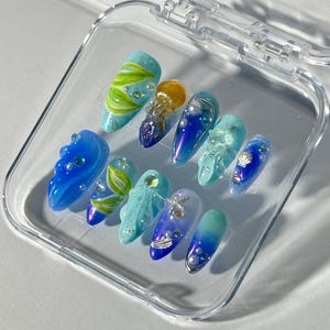 Unhas de praia com design de água-viva 3D em estilo livre | Unhas exclusivas com efeito de pressão no oceano | Unhas com tema de amante do oceano | Unhas com conchas e estrelas do mar | Verão, férias