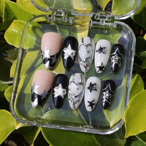 Benutzerdefinierte Silber Sterne Pressnägel |  Chrom Nagelkunst | Y2K Dark Aesthetic Nails ｜ Handgemachte Press-On-Nägel ｜ Geburtstagsparty-Feiertagsnägel