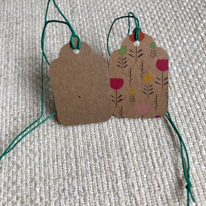 Preisschilder / Geschenkanhänger / Hang tags, Rückseite blanko, andere Seite mehrfarbiges Tulpenmuster (15 Stück) *PREIS INKLUSIVE VERSAND*