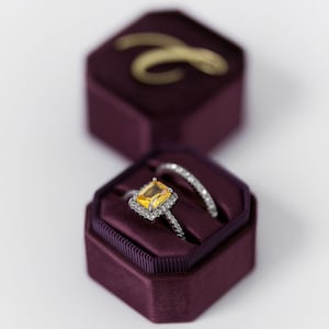 Caja de anillo de terciopelo - PLUM OCTAGON - Caja de anillo vintage de esmalte de ranura doble simple con monograma