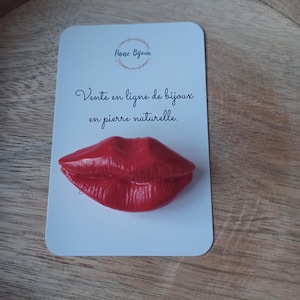 Vintage Kisses Brooch