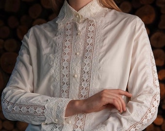 Chemisier en dentelle blanc vintage ADELAAR Folklore / Fabriqué aux États-Unis des années 60 et 70