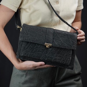 Vintage Leather Shoulder-bag structured black image 1