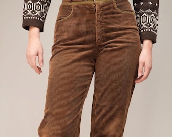 80s French Corduroy Vintage Trousers in Warm Brown | with Adjustable Waist-Belt | Women's Size S-M