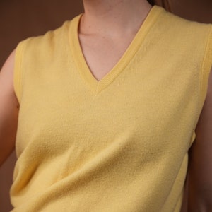 Light yellow sweater vest vintage 100% lambswool Graham / Made in England image 1