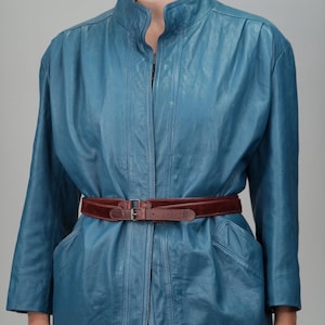 Manteau en cuir bleu italien des années 80 avec col mao | TG pour femmes | Cape en cuir vintage | Fabriqué en Italie