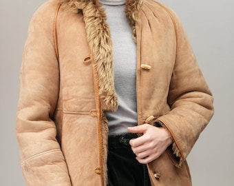 Shearling Coat in Light Beige | Women's Soft Lamb-Leather Coat with Wool Lining, 80s Vintage | Size S-M | Made in Italy