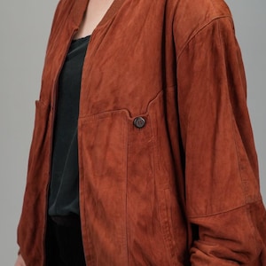 Rusty Brown Soft Suede Leather Bomber-Jacket | Italian 80s | Patterned Lining with Duck-Motif | Unisex: Men's XL, Women's XXL | Vintage