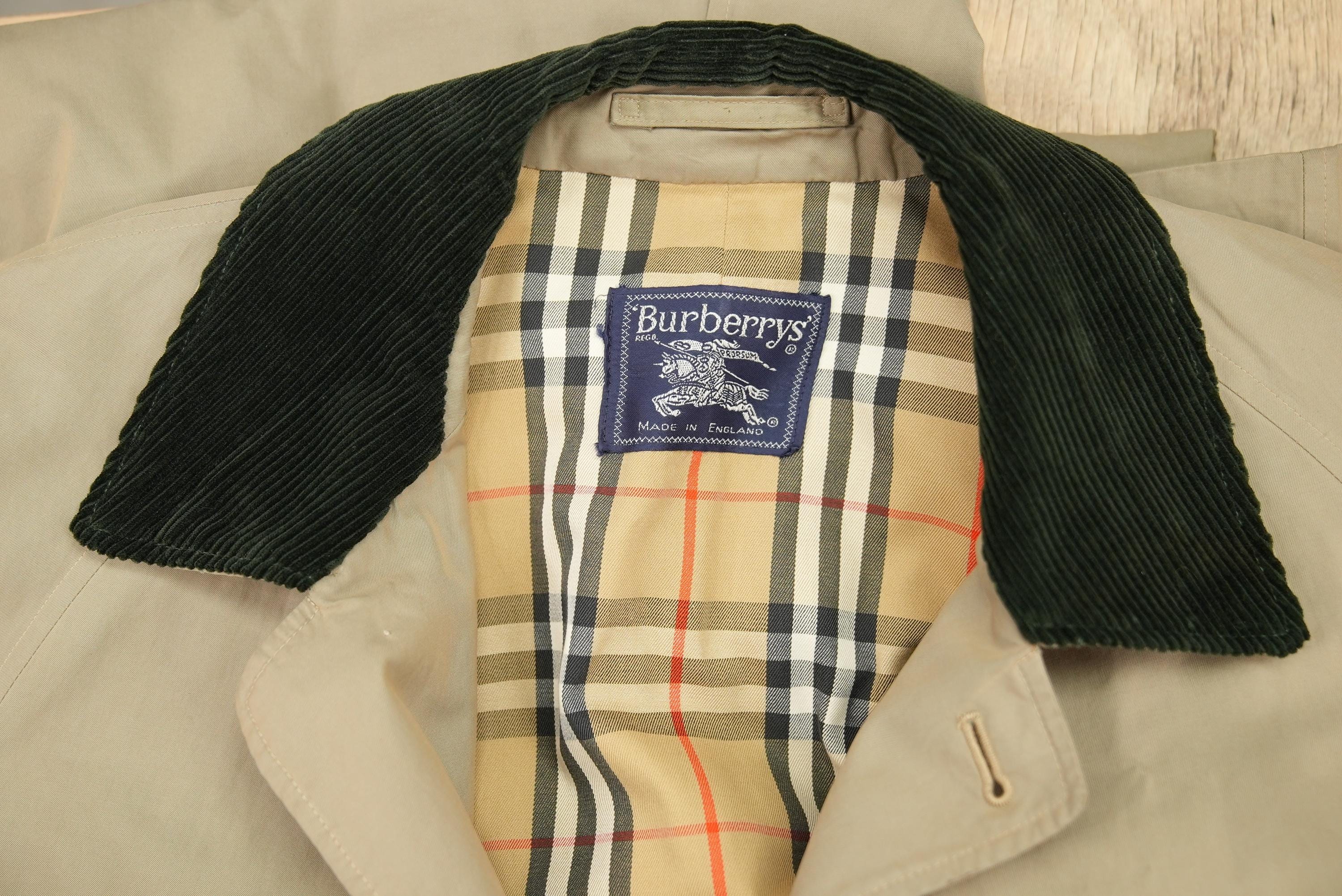 Burberrys 80s Trench-coat With Corduroy Collar and Classic