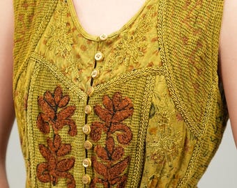 Rare Hand-Embroidered India Maxi-Dress in Green | Size M | Rayon Fabric | Boho-Style | 90s