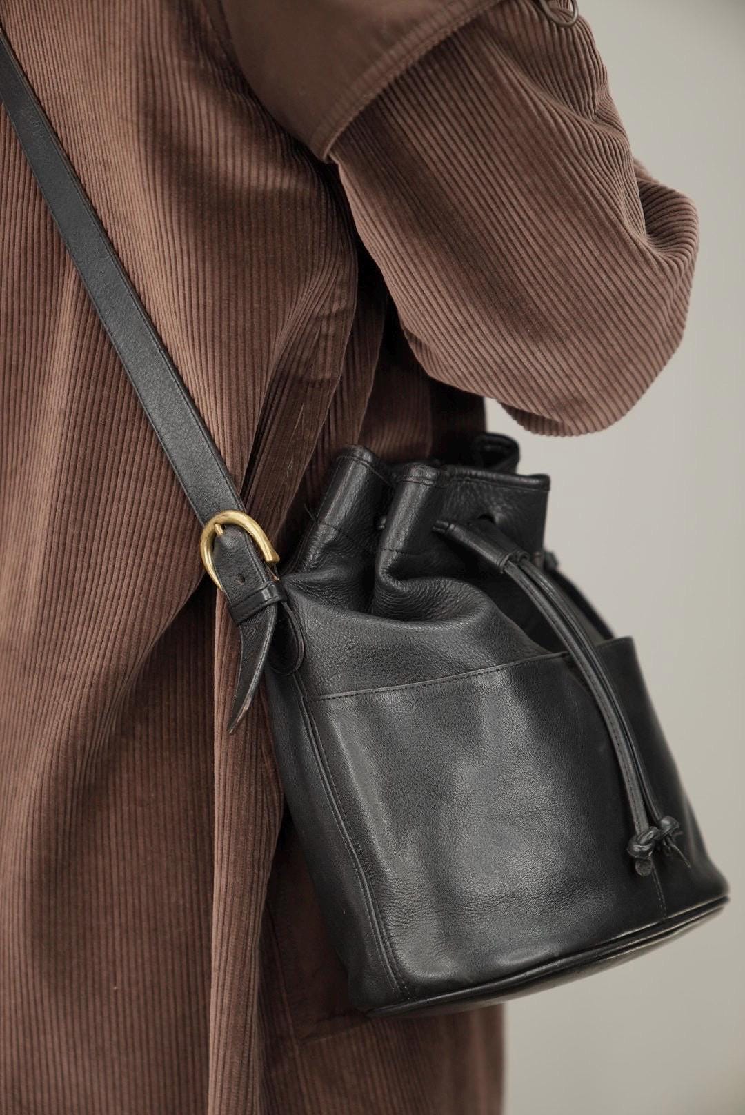 Iconic Coach 4151 Thompson Bucket Bag With Draw-string in Classic