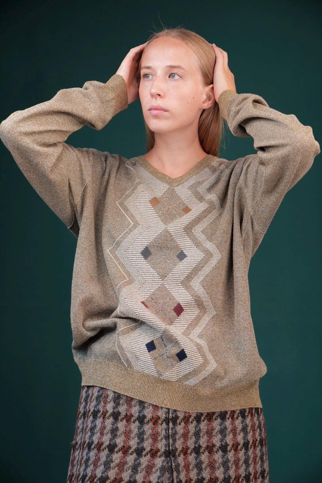 Italian Vintage Sweater in Beige With Abstract Design and V
