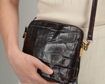 90s Burgundy Croc Embossed Leather Crossbody Bag | Gold Hardware Vintage Shoulder Bag