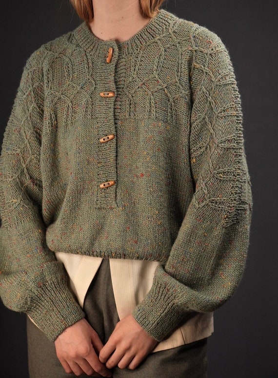 Hand-Knitted Vintage Sweater in Muted Green | Colo