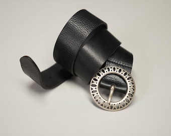 Vintage Levi’s Black Leather Belt | Made in Italy | Silver Tone Openwork Buckle | Size 70 / W28