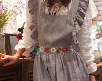 ハンドメイドのヴィンテージスタイルエプロン：花の刺繍が施された
