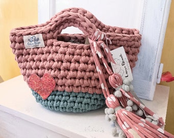 Bolso tejido a mano con trapillo Rosa palo y verde agua.Elegant Handwoven Bolso - Crochet Tote Bag in Soft Pink and Aqua Green.