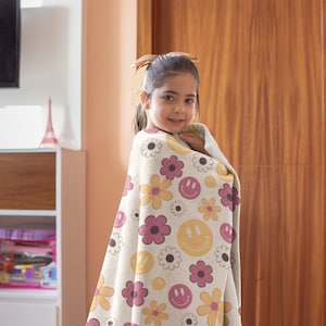Daisy, Smiley Face, Retro Velveteen Plush Blanket, Cream, Pink, Yellow