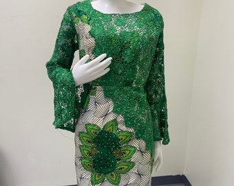 Mini vestido recto con estampado africano mezclado con encaje verde