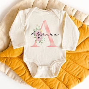 Baby Strampler mit Namen, Namensgeschenk für Neugeborene, Namensgeschenk für neues Baby, Langarm-Strampler, nach Hause kommen Baby Einführung