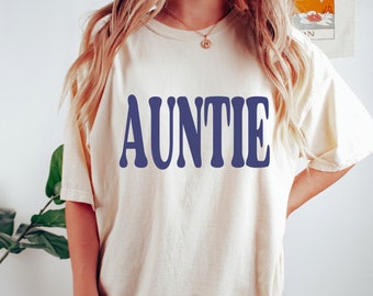 Auntie t shirt in Ivory, gift for soon to be Auntie, aunt bestfriend shirt, best auntie shirt, i love auntie top, nephew niece aunt outfit