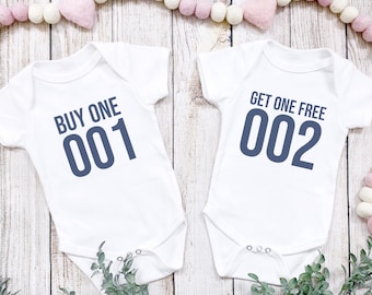 Zwillinge kaufen, erhalten einen kostenlosen einteiligen Body, Neffe Nichte Geschenk, Schwangerschaftsankündigung einteilig, Baby enthüllen Top, einzigartiges Geschenk für Zwillinge