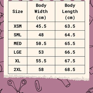 K&ouml;nnte beinhalten: Eine Tabelle mit den K&ouml;rperma&szlig;en in Zentimetern f&uuml;r verschiedene Kleidungsgr&ouml;&szlig;en von XSM bis 2XL.