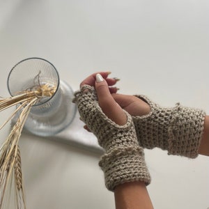 Crochet Wrist Warmers Pattern zdjęcie 1