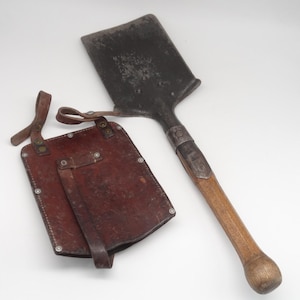 Swiss Army Military Entrenching Tool WW2 Leather Sheath Shovel Spade  1939 WK2 Leather Case Wood Grip Surplus Outdoor Camping Survival