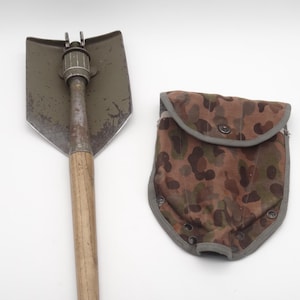 Austrian Army Folding Shovel Spade Entrenching Tool Dated 1957 W/ Pea Dot Camo Cover Camping Survival Wildness ÖBH Military Austria Vienna