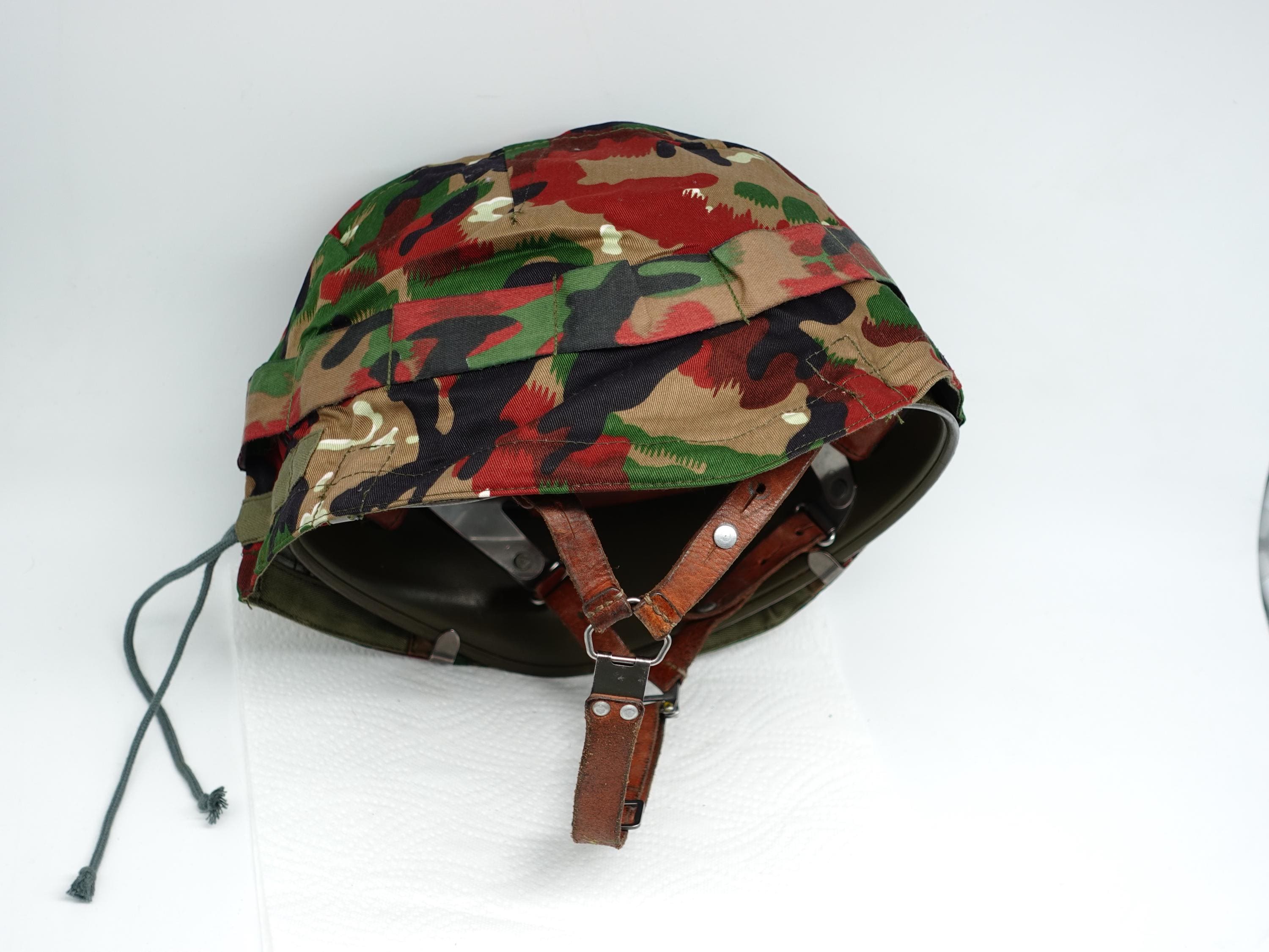 スイス軍ヘルメット M71 ヘルメットカバー付き スイス軍迷彩 ヘルメット スイス軍ヘルメット M71 ヘルメットカバー