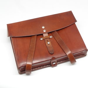 Superb medium brown Swiss Army Military Leather Shoulder Bag Card Holder 1973 Officier Switzerland Oldtimer Harley Authentic Sattchel Retro