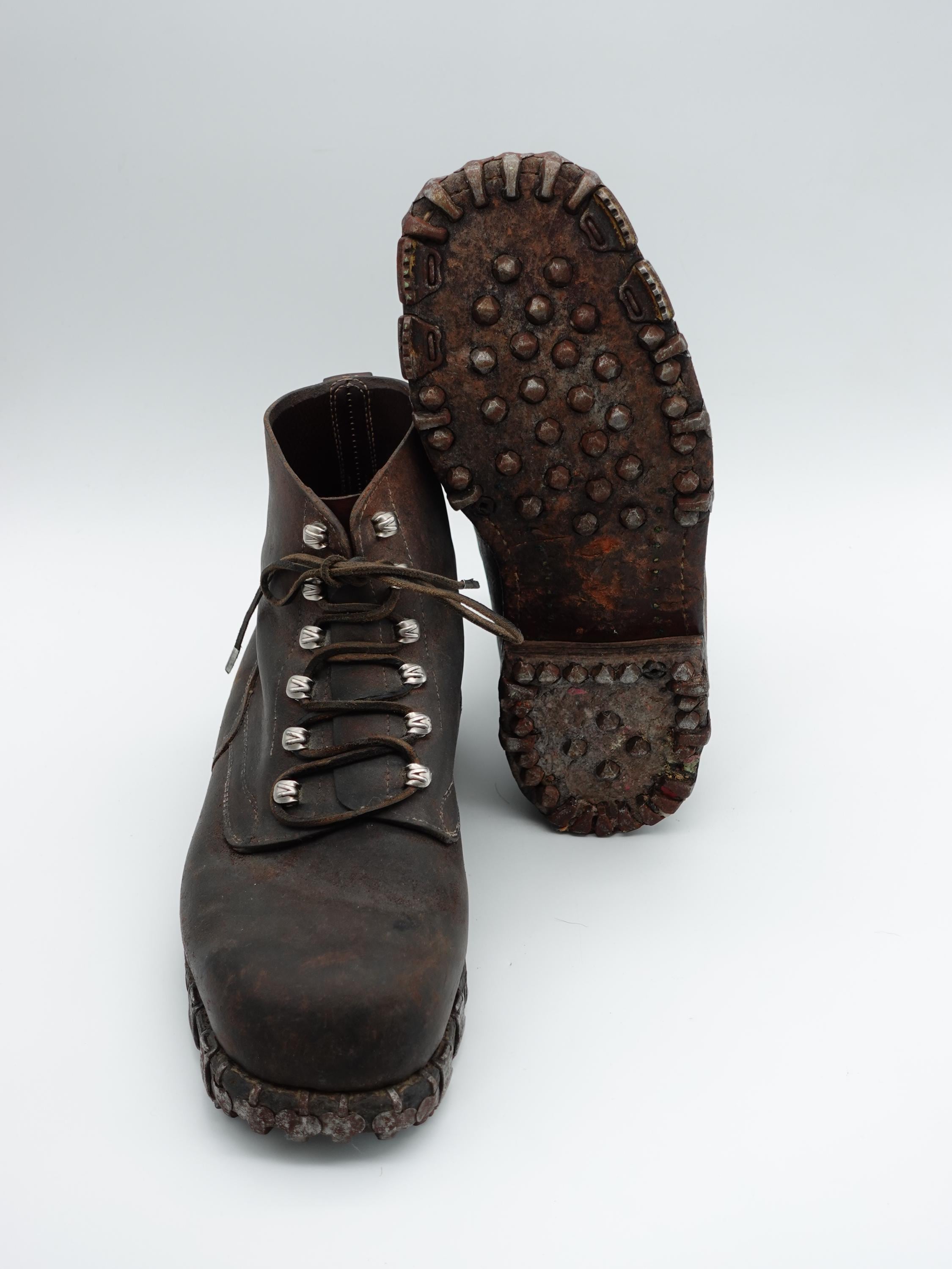 WWII Swiss Army Mountain Hobnail Boots Shoes Size US 10 EUR 43