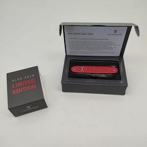 New 2018 Victorinox Berry Read Pioneer Alox Limited Edition 0.8201.L18 with case Switzerland Army soldier knife SAK Boxed