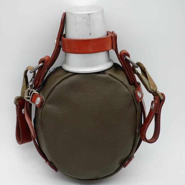 MINT Schweizer Armee Militär Flaschenflasche Feldflasche Schweiz Sanitäter Erste Hilfe 1972 Sattlerei Glaus Labeflasche vintage Camping Wasserkessel Survival 1L