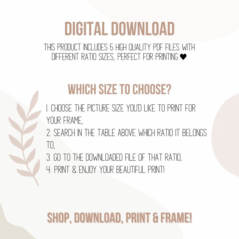 Pu&ograve; includere: Grafica di download digitale con testo che recita "Download digitale" e "Questo prodotto include 5 file PDF di alta qualit&agrave; con diverse dimensioni di rapporto, perfetti per la stampa." La grafica include anche testo che recita "Quale dimensione scegliere?" e un elenco di istruzioni per scegliere la dimensione corretta per la stampa.