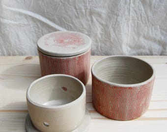günstig vasen Keramik-Vasen-Set, 10 Stück, weiße Mini-Vasen in großen Esstisch-Mittelstücken, niedliche kleine Blumenvase für Pampasgras und einzelne Blumen-Dekoration, ideale Hochzeitsfensterbank, ästhetische 8PCS 300ML Frischhaltedosen Rund