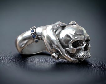 Hands Holding Skull Head Ring,Gothic Ring,925 Silver Skull Ring,Skull Claddagh Ring,Skull Face Ring,Skull Hand Ring,Halloween Gift for Men